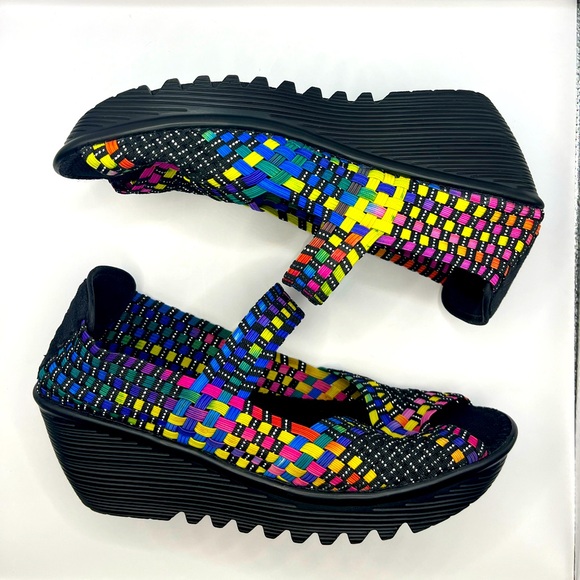 Bernie Mev Pull-On Mary Jane Platform Shoes - Picture 2 of 6